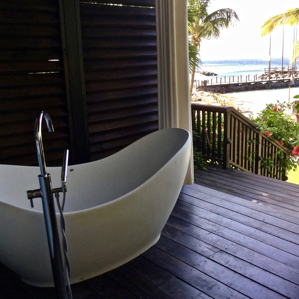 Outdoor bathtub Image of an outdoor bath tub
