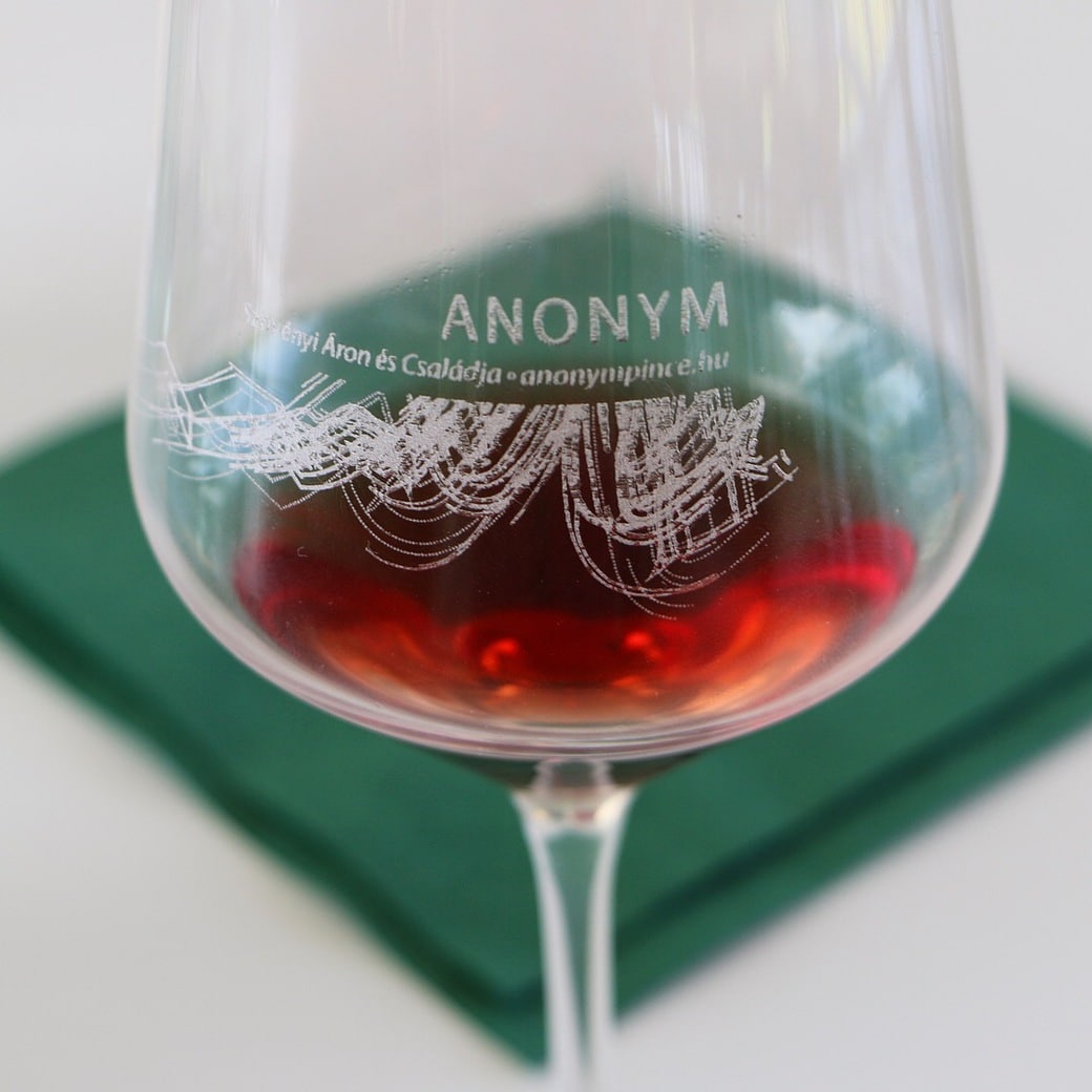 Anonym wine Image of a wine glass