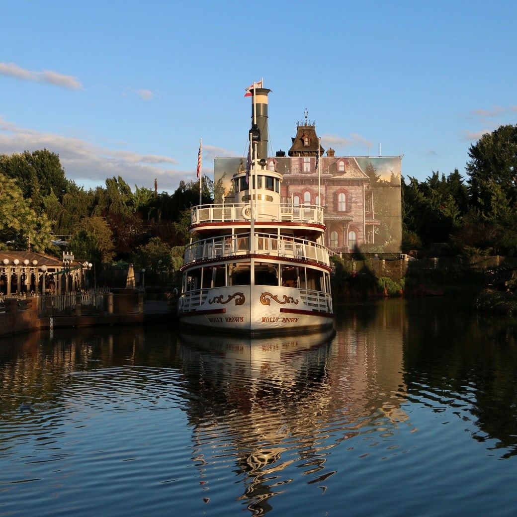 Thunder Mesa Riverboat Landing Image of riverboat in Disneyland Park