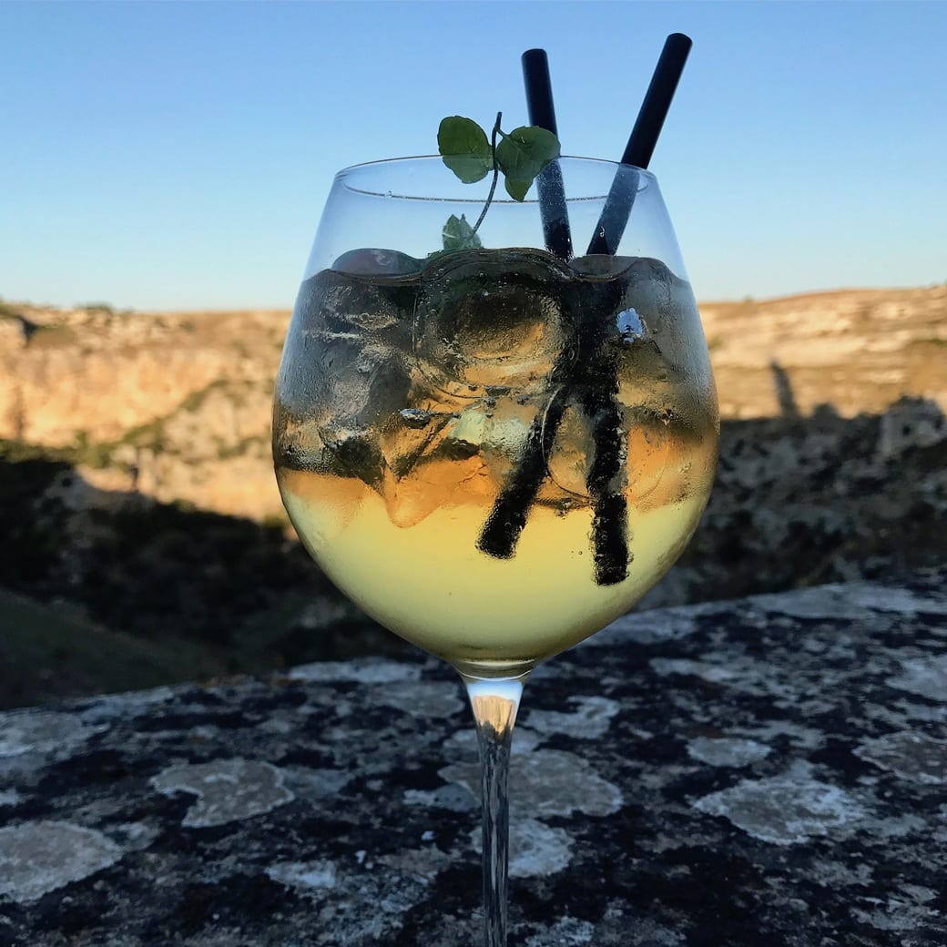 Cocktail hour Image of aperativo