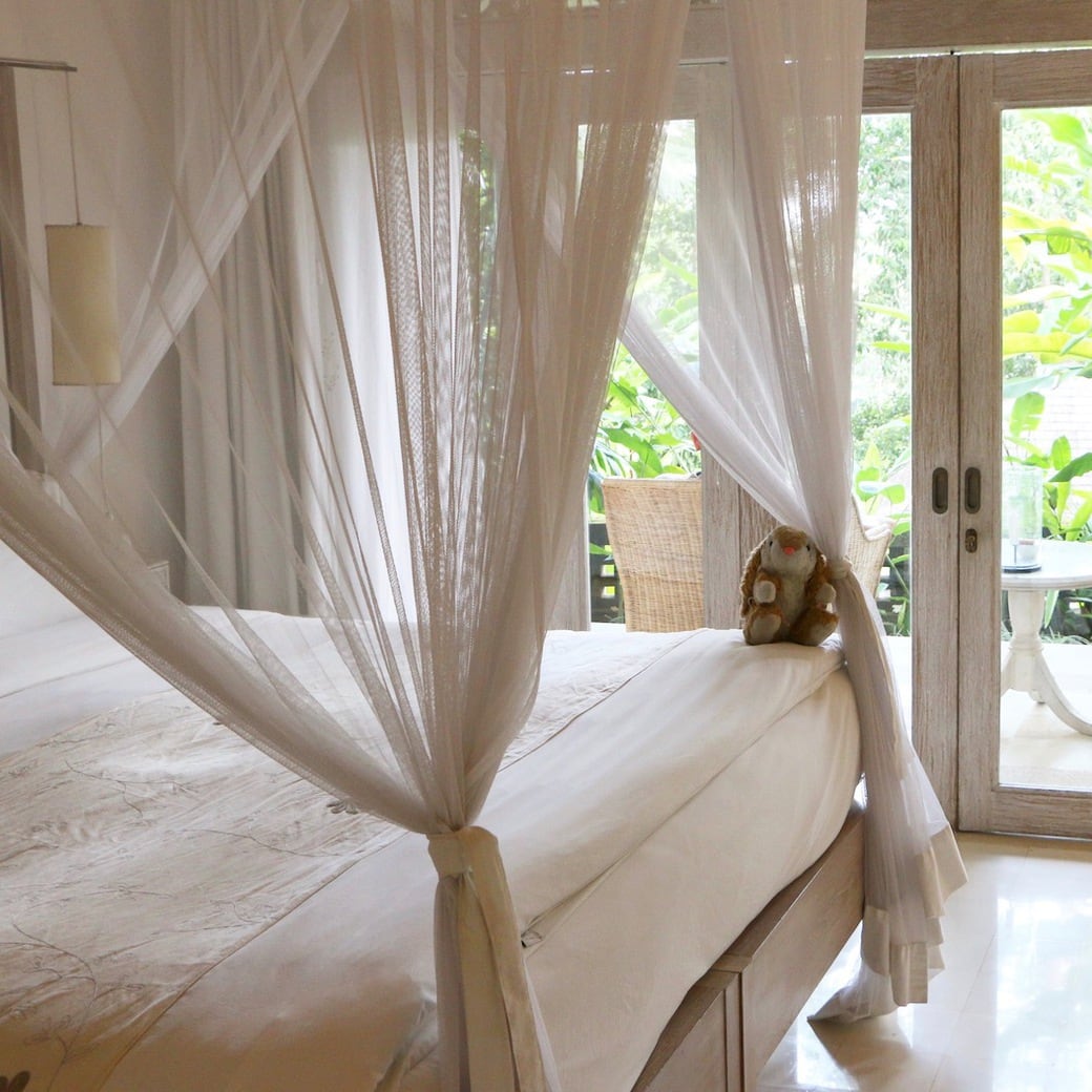 Vision of white Bunny's room in Uma Como