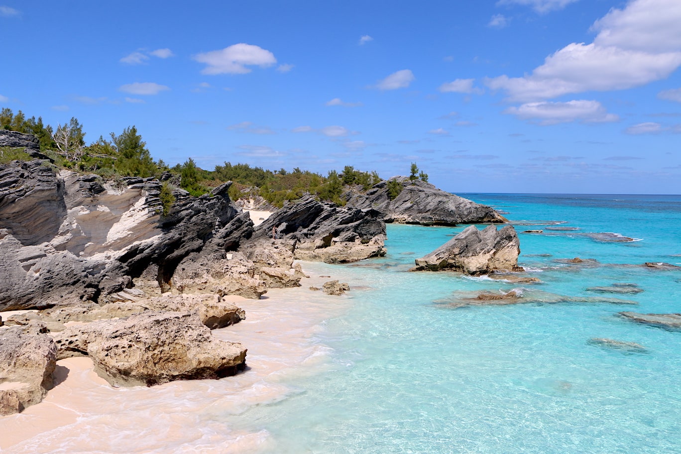 Bermuda beach Walking past Horseshoe Bay in Bermuda