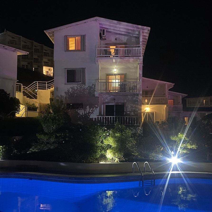 Siesta at night Siesta hotel at night