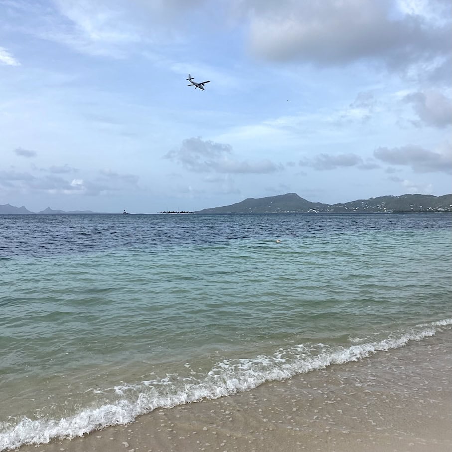 SVG plane Arriving by plane