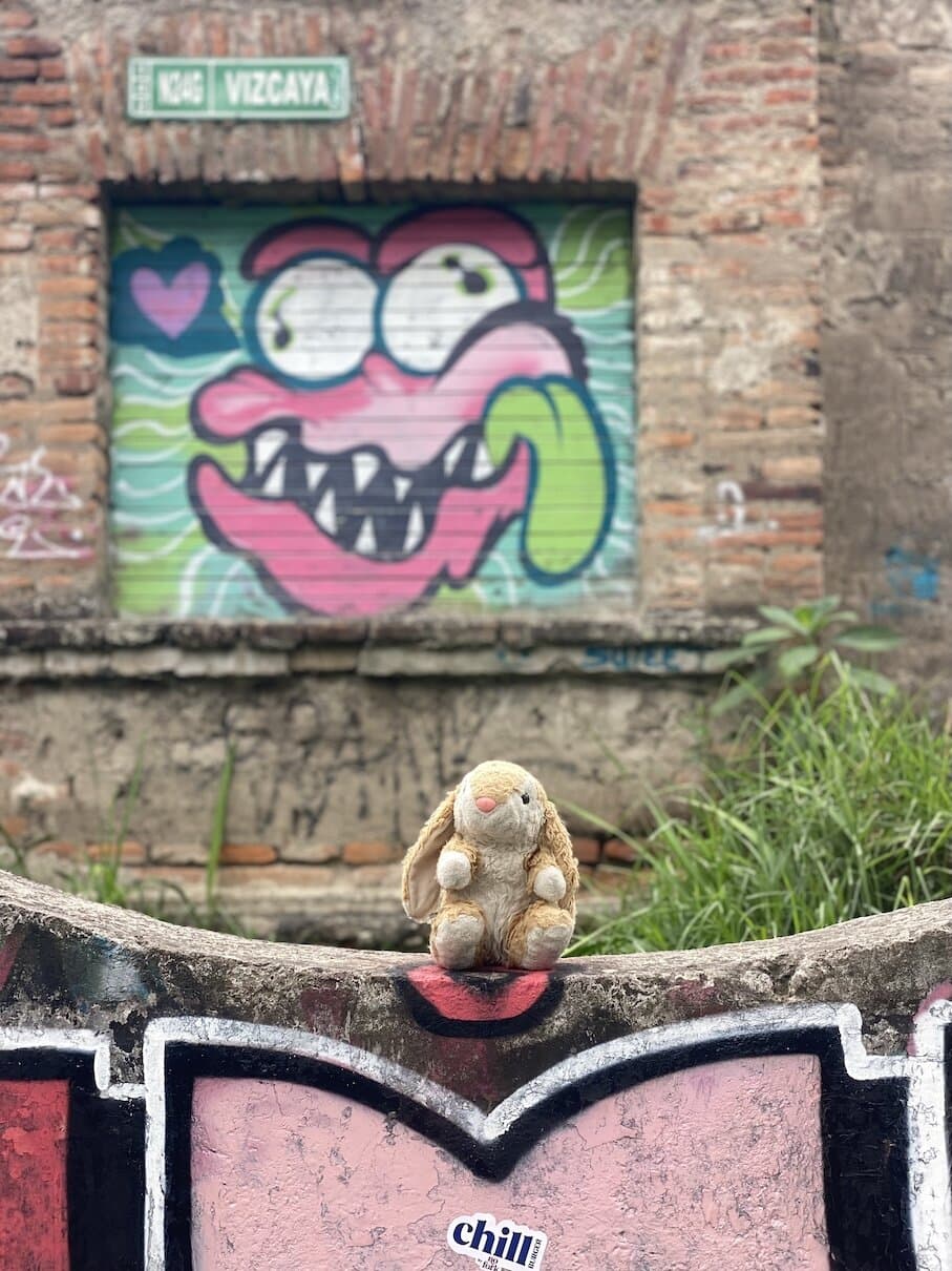 Quito's street art Touring la Floresta