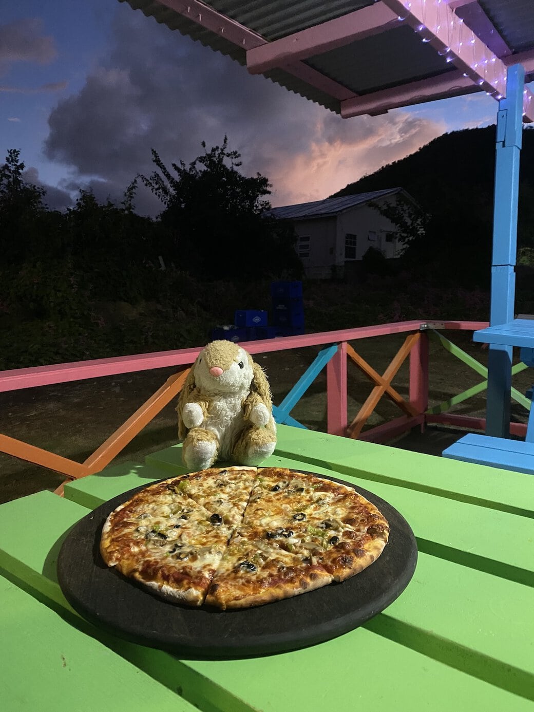 Pizza Meh Heart Delicious pizza in Windward