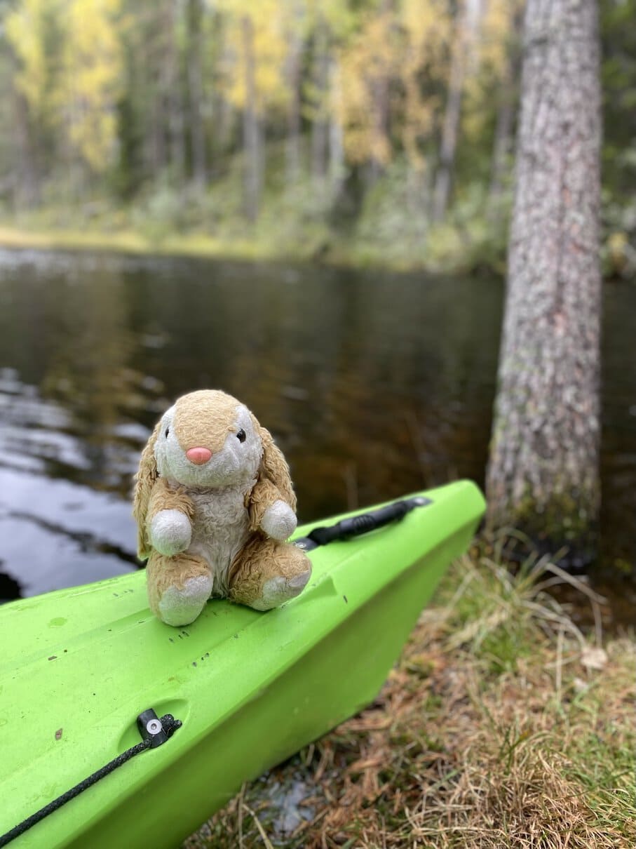 Expert kayaker Hossa kayaking